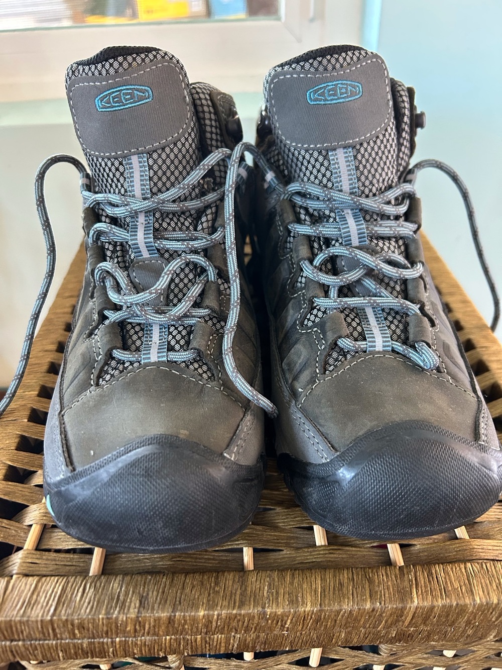 KEEN Targhee Women’s 7.5 Gray Light Blue High-Top Boots Waterproof Hiking